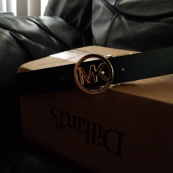 Woman's MK belt - Picture 2 of 3